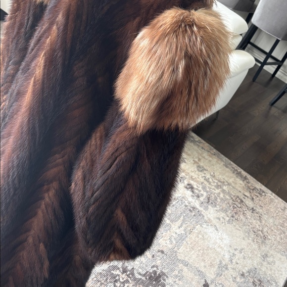 Oh my gosh look at this size small /medium
Mink fox mix genuine fur 1980s - Picture 11 of 17